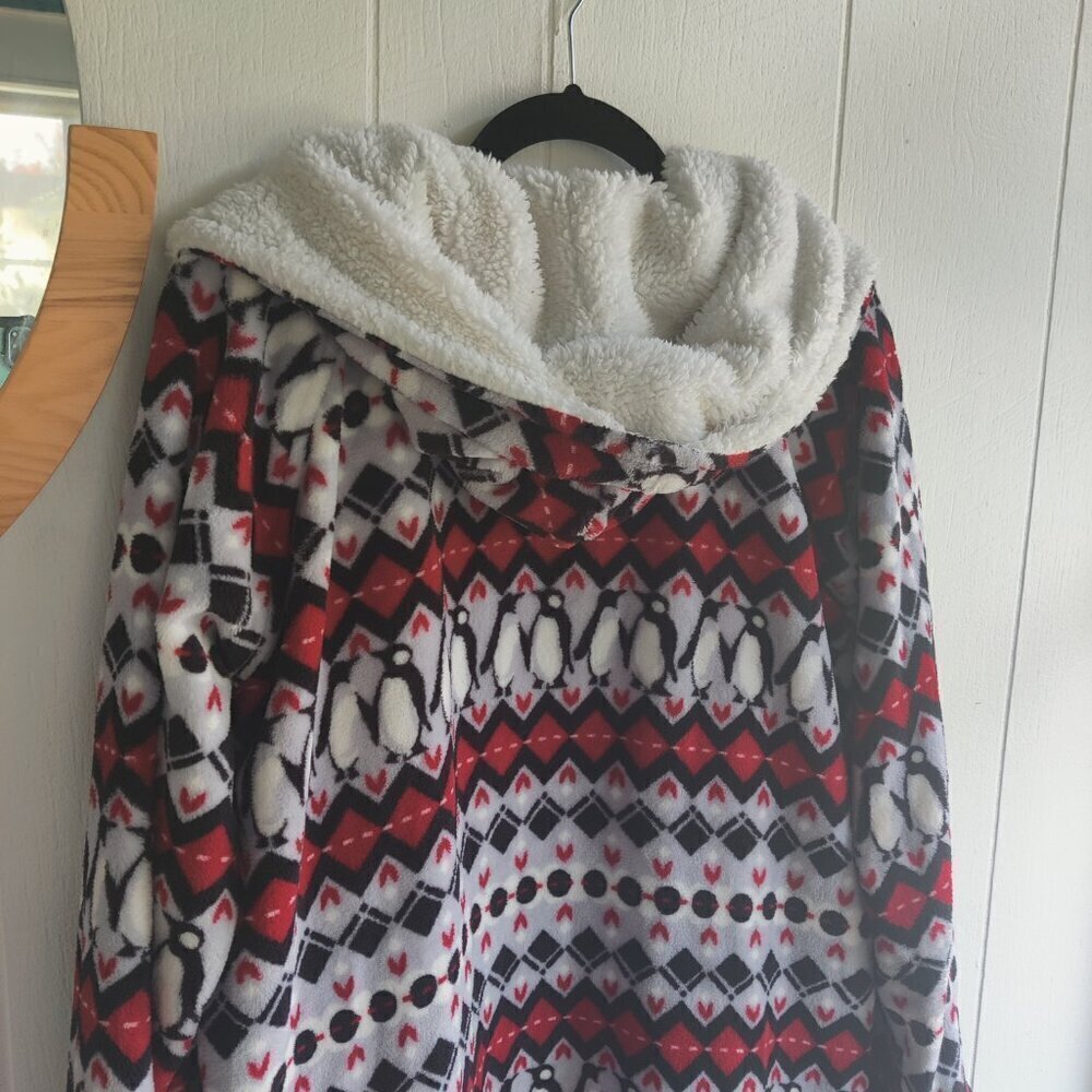 Vera Bradley Penguin Bathrobe Sz S-M Soft with Fleece on collar & hood, no tie - Picture 9 of 12